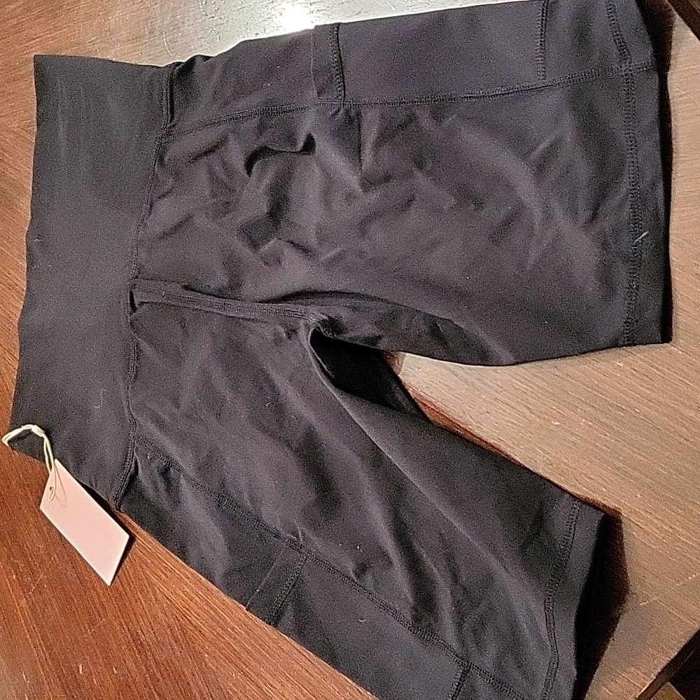Quince Maturity Black High-Waisted Bike Shorts in Large - Picture 3 of 7